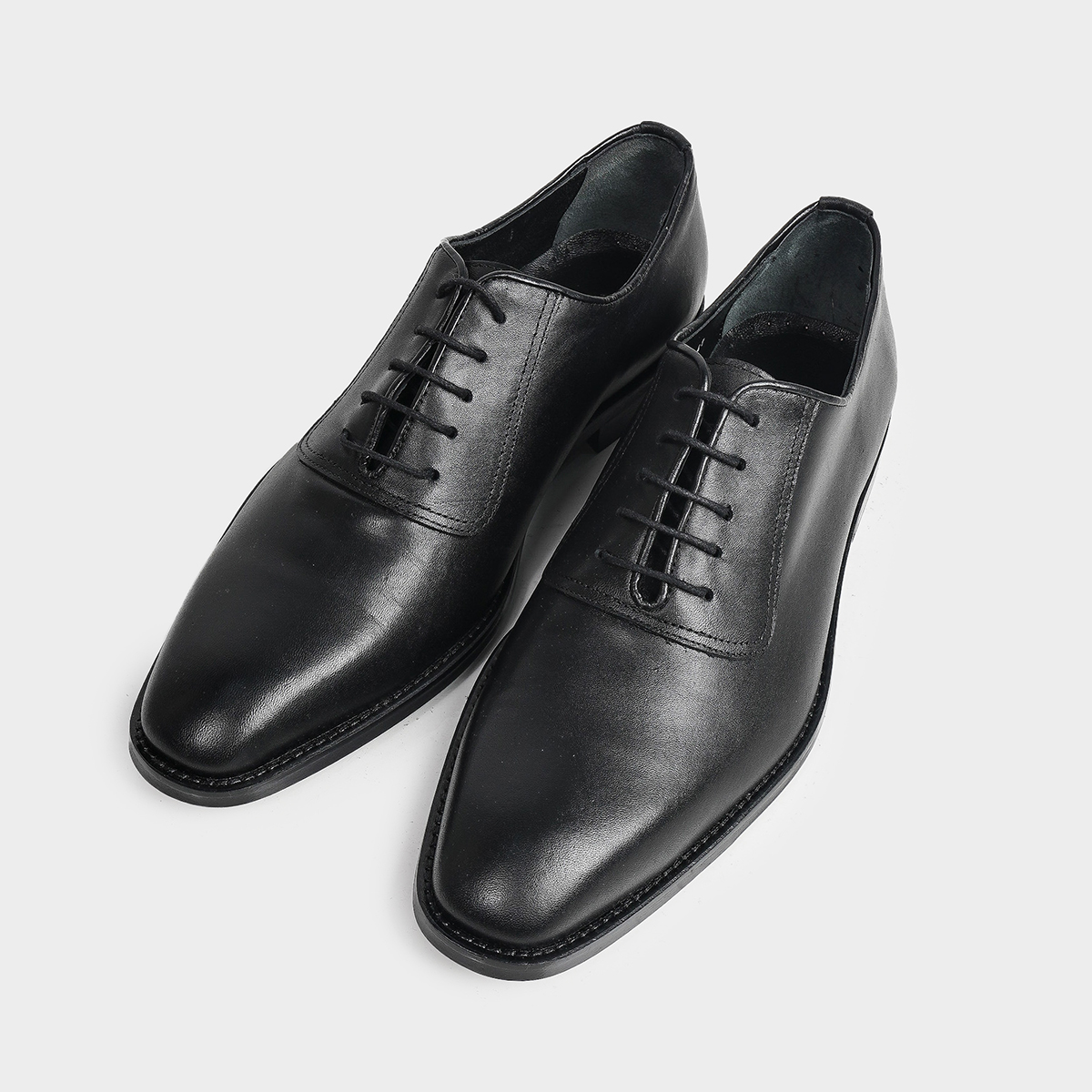 Black Antiqe Lace-up