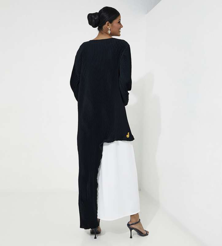 Black-Bleated abaya