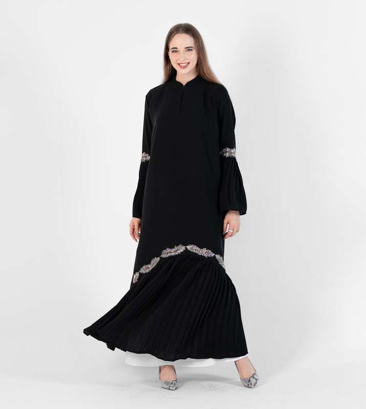 Abaya With Emroidary Design And Pleated Style