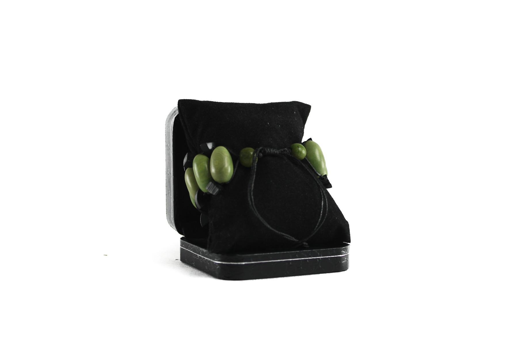 Women bracelet green natural seeds