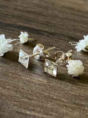 Silver stud earring with zircon stone